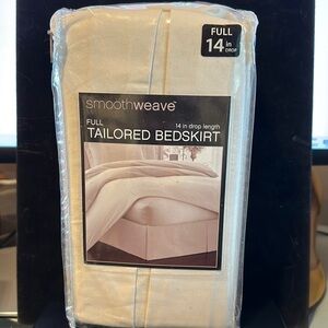 NWT One Full Size Smoothweave Tailored Crème Colored Polyester & Cotton Bedskirt